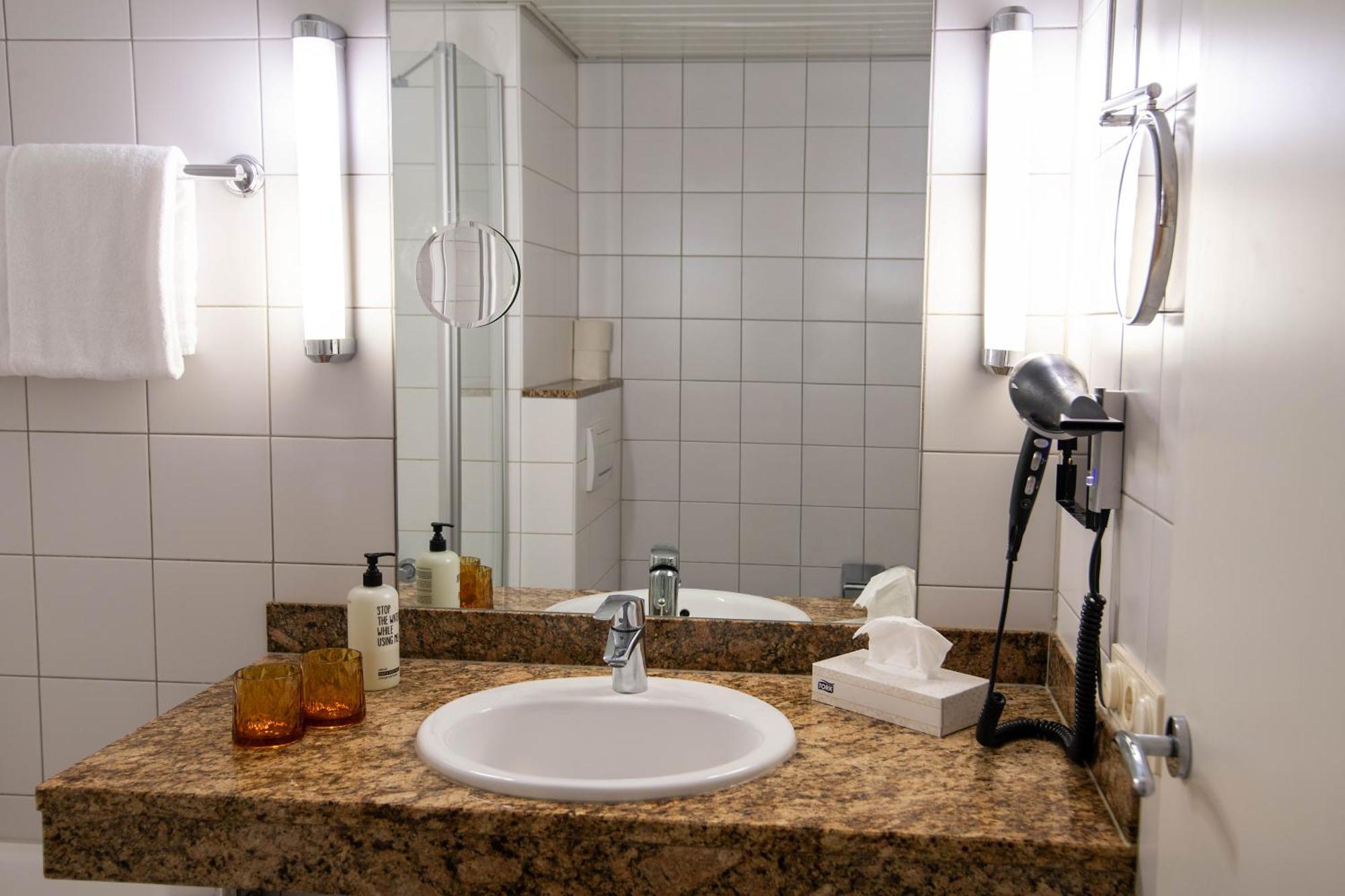Best Western Conference Airporthotel Frankfurt Moerfelden エクステリア 写真