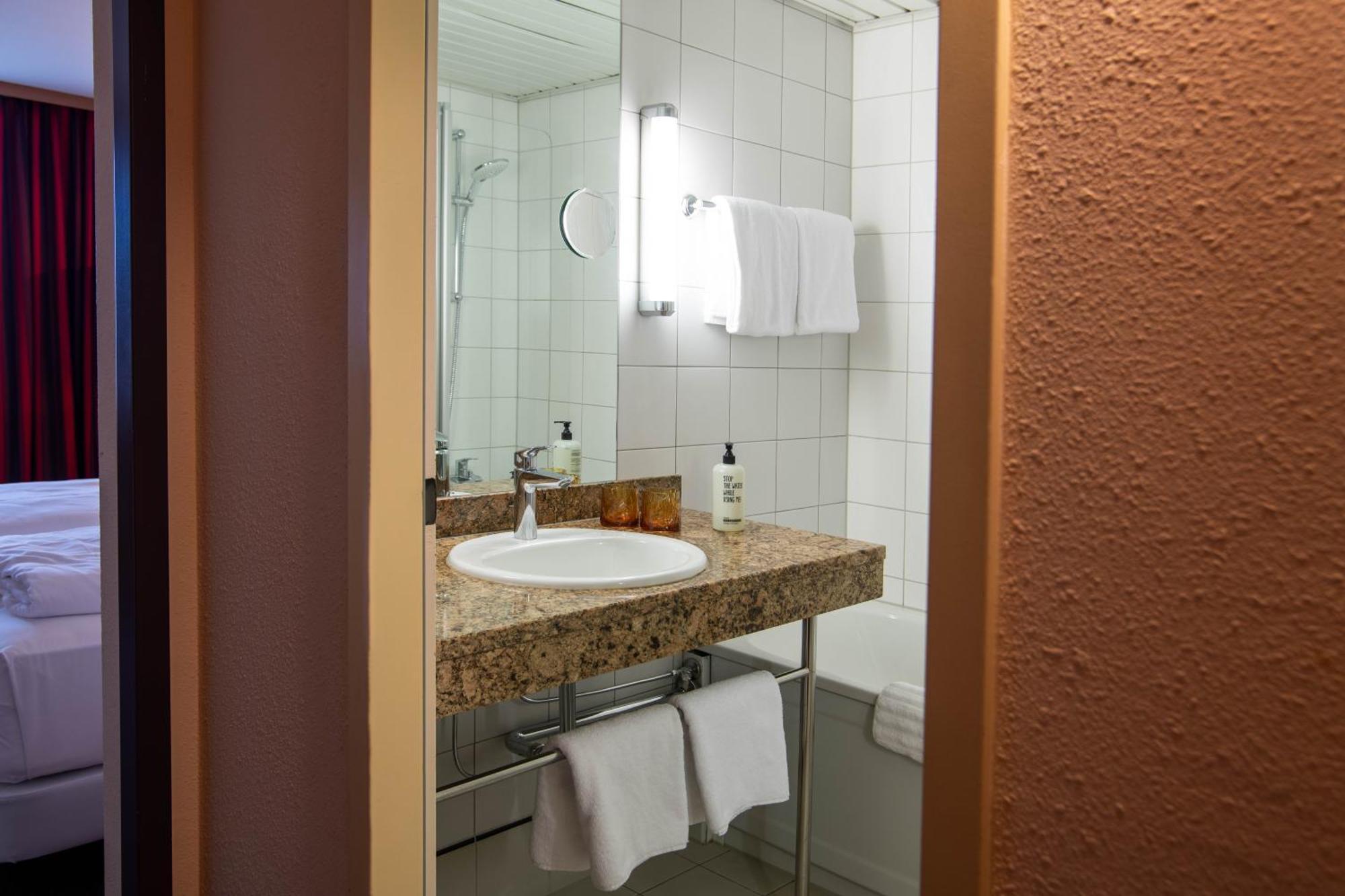 Best Western Conference Airporthotel Frankfurt Moerfelden エクステリア 写真